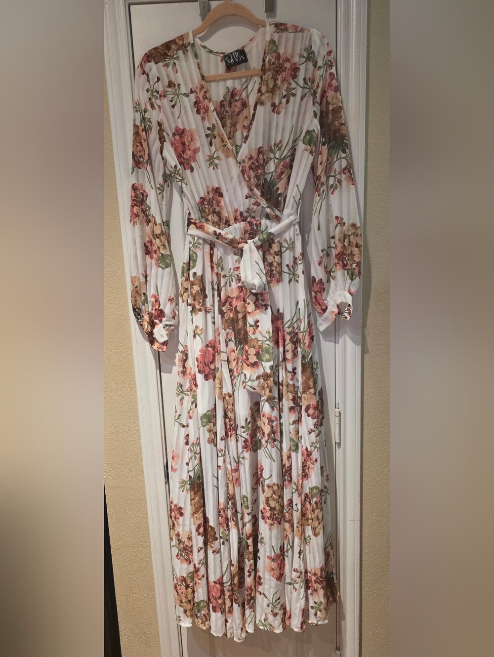 The Moon Floral Wrap Maxi Dress in White and Pink-M